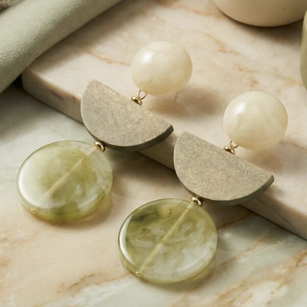Aretes en Rodio y Resina Verde con Beige ZARC03-123.V