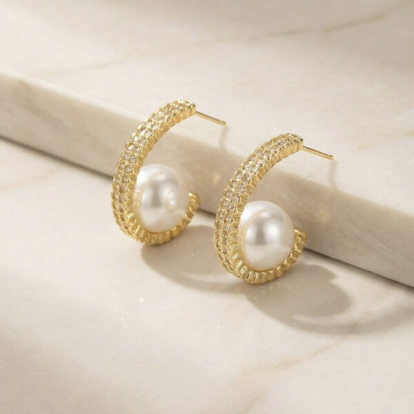 Aretes Dorados con Blanco Solaria