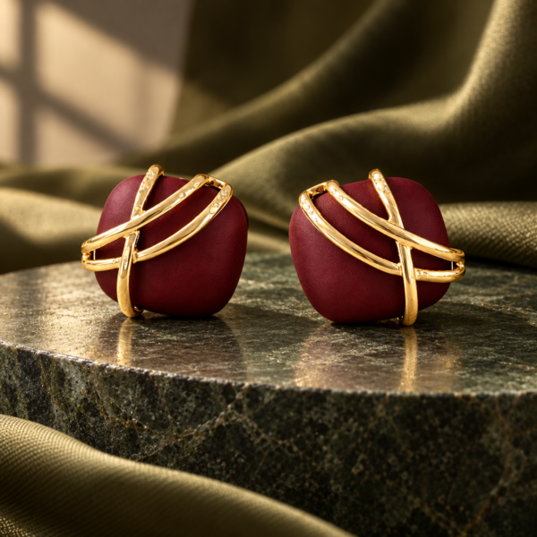Aretes Vinotintos Capri de ZYRAL en color dorado