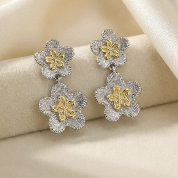 Aretes dorados Celeste