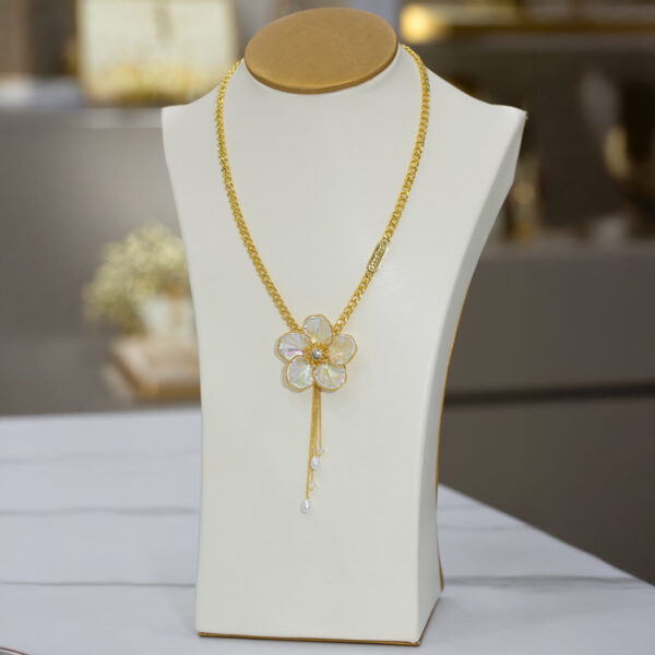 Collar dorado Luna