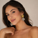 Aretes dorados Diana de ZYRAL en modelo