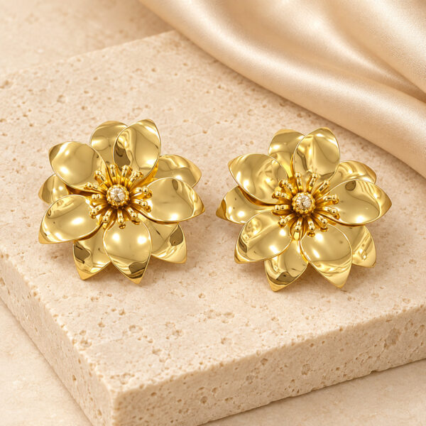 Aretes dorados Flor Camelia