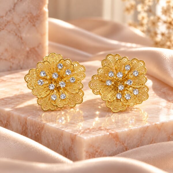 Aretes dorados Flor Estela