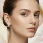 Aretes Rosados Nola de ZYRAL en modelo