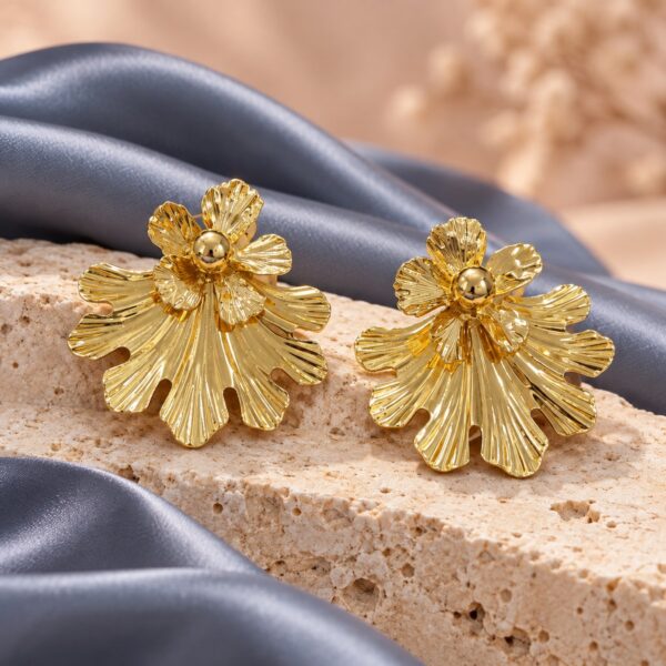 Aretes dorados Flor Coral