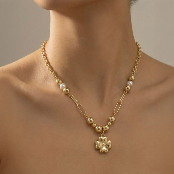 Collar dorado Elara - modelo