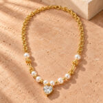 Collar dorado Selene - ambientada