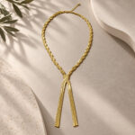 Collar dorado Renata - ambientada