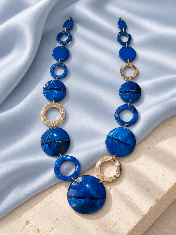 Collar Cielo Azul - ambientada