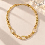 Collar dorado Celeste - ambientada