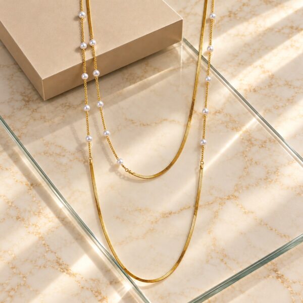 Collar dorado Nova - ambientada
