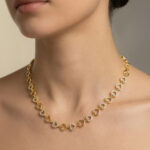 Collar dorado Lirio - modelo