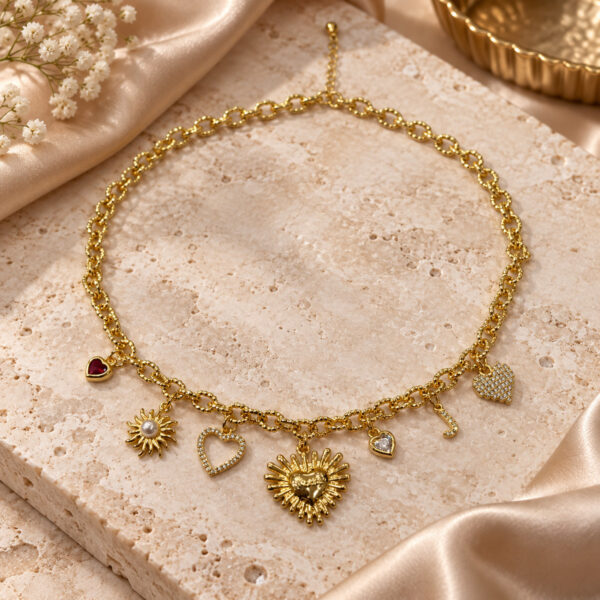Collar dorado Perla - ambientada