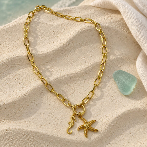 Collar dorado Nácar - ambientada