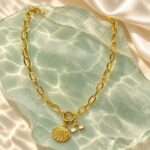 Collar dorado Cristal - ambientada