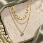 Collar dorado Astral - ambientada