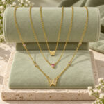 Collar dorado Olivia - ambientada