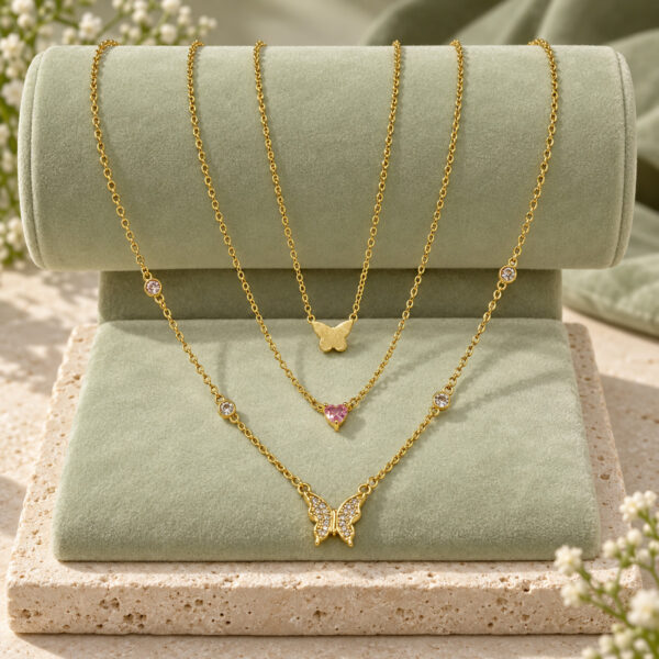 Collar dorado Olivia - ambientada