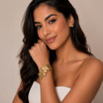 Pulsera dorada Mariposas Bellaria de ZYRAL en modelo