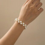 Pulsera dorada Tivoli de ZYRAL en modelo