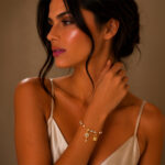 Pulsera tres oros Iria de ZYRAL en modelo