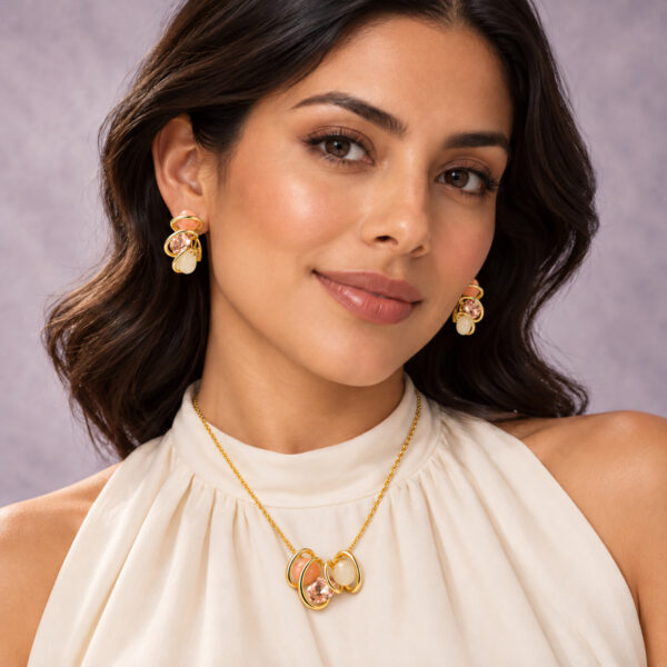 Set dorado Maia de ZYRAL en modelo