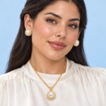 Set dorado Aria de ZYRAL en modelo
